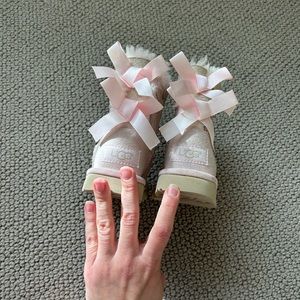 🎀 adorable toddler UGG boots sz6 🎀